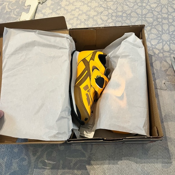 Toddler Giraffe Reeboks - Picture 3 of 4